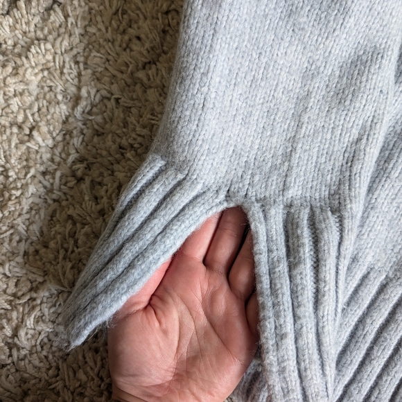 Pretty light blue h&m sweater - Picture 4 of 5